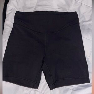 ***NWT*** Lululemon Align Curve Seam Short 6inch Size 6